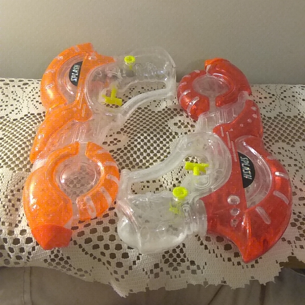 💫 Two Splash Water Pistols